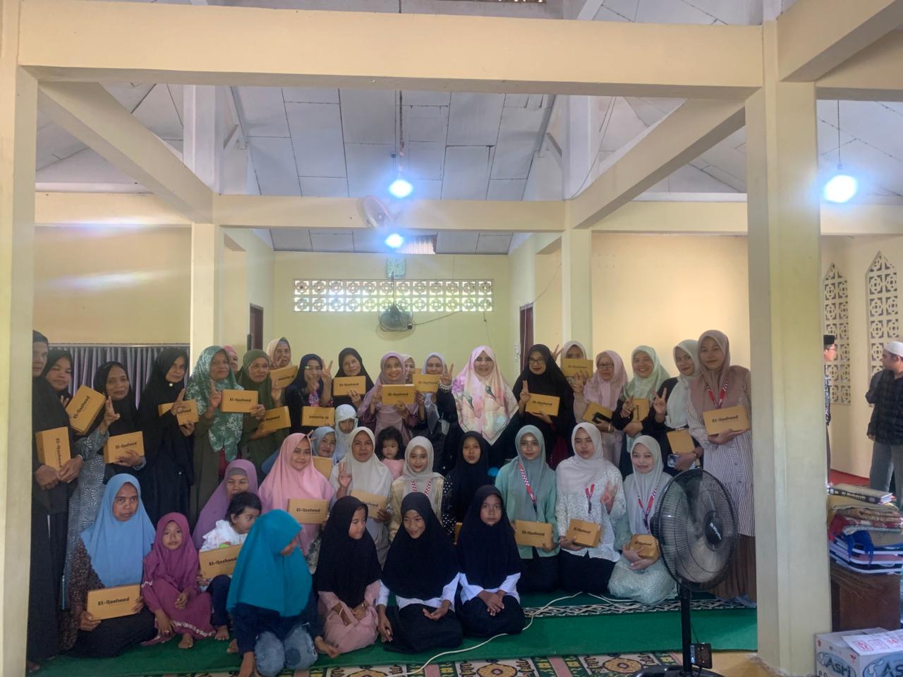 membaur-dengan-warga,-nevi-zuairina-berbagi-bingkisan-di-sumbar-ii