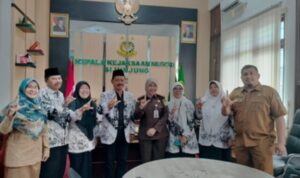 pengurus-pgri-audiensi-dengan-kajari-sijunjung,-bahas-perlindungan-hukum-bagi-guru