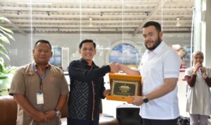 walikota-padang-menjamu-rombongan-organisasi-dari-malaysia-majlis-belia-felda-raja-alias walikota-padang-menjamu-rombongan-organisasi-dari-malaysia-majlis-belia-felda-raja-alias