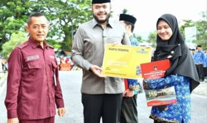 sk-1.537-pppk-diserahkan,-walikota-fadly-amran:-kita-adalah-pelayan-masyarakat