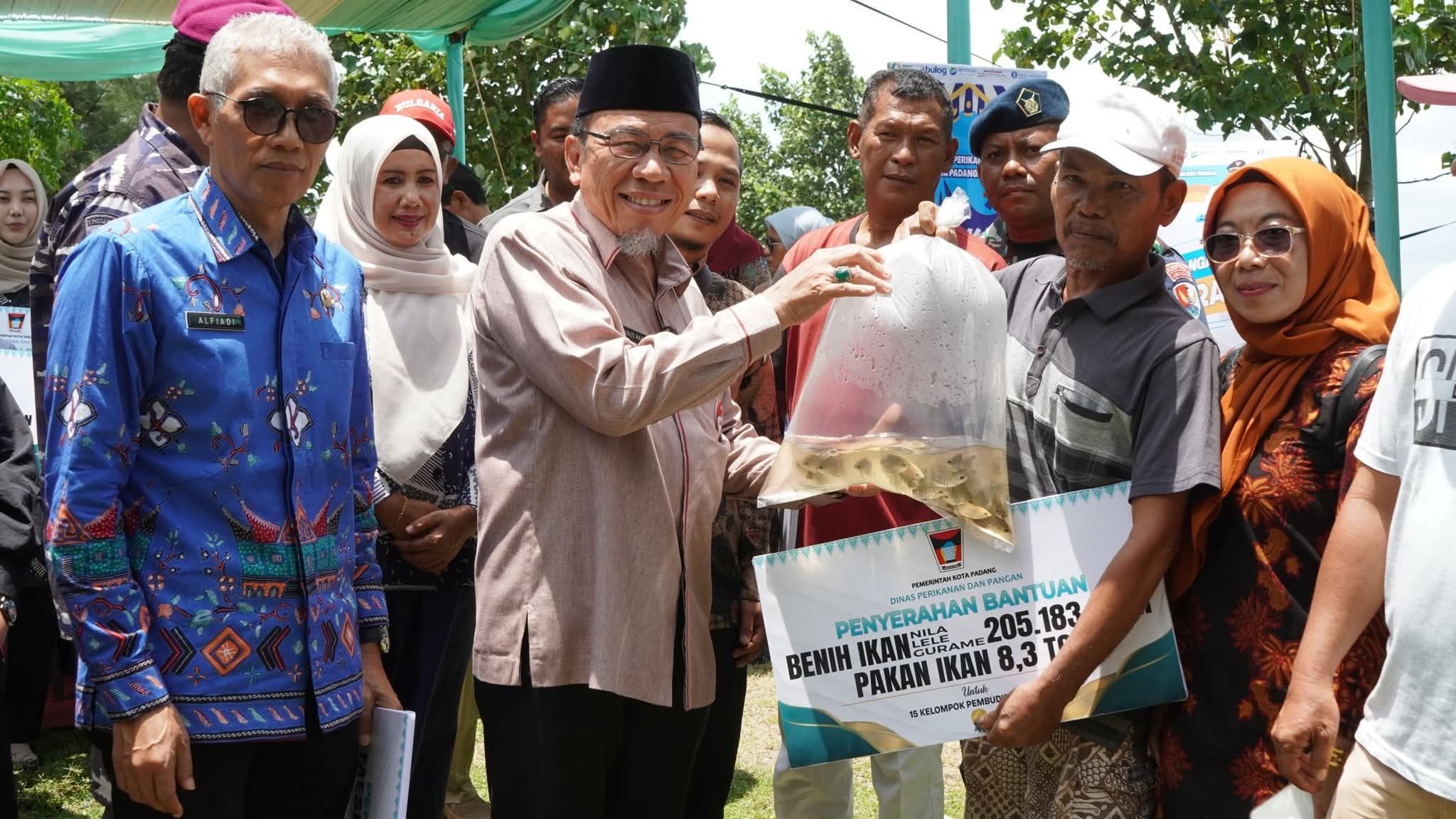 nelayan-padang-kian-berdaya,-pemko-salurkan-mesin,-jaring-hingga-benih-ikan