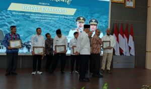 gubernur-mahyeldi-hadiri-rapat-evaluasi-program-pembangunan-perumahan gubernur-mahyeldi-hadiri-rapat-evaluasi-program-pembangunan-perumahan