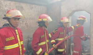 kebakaran-hanguskan-rumah-di-padang-selatan,-kerugian-ditaksir-rp600-juta