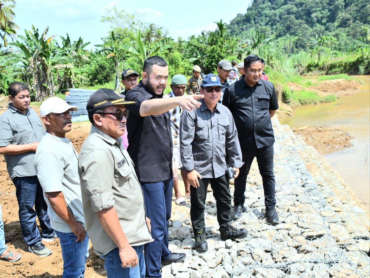 walikota-padang-tinjau-langsung-pengerjaan-oprit-dan-batu-baronjong-di-kawasan-parak-buruak
