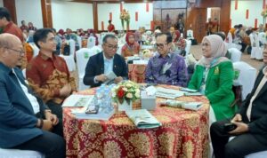 menteri-dikti-saintek-dorong-guru-besar-ciptakan-riset-hasilkan-royalti