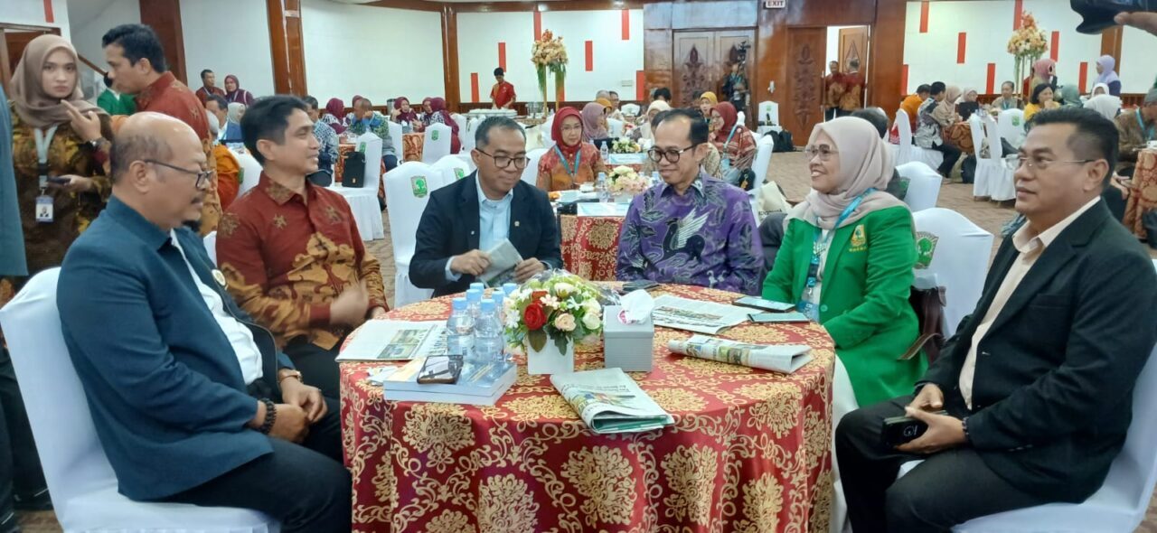 menteri-dikti-saintek-dorong-guru-besar-ciptakan-riset-hasilkan-royalti