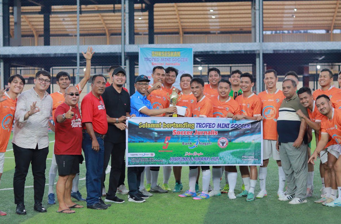 kalahkan-semen-padang-2-0,-bank-nagari-juara-trofeo-mini-soccer-jurnalis