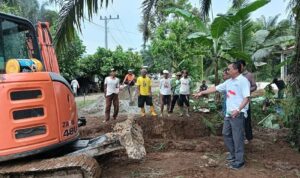 pimpinan-dprd-dharmasraya-sujito,-perbaiki-infrastruktur-jalan-menggunakan-dana-pribadi pimpinan-dprd-dharmasraya-sujito,-perbaiki-infrastruktur-jalan-menggunakan-dana-pribadi