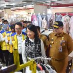 sekda-pemko-padang-dampingi-wamen-pu-ri-kunjungi-pasar-raya-padang-fase-vii