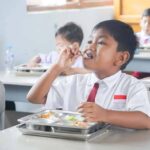 makanan-bergizi-gratis-perdana-di-kecamatan-sitiung-dharmasraya