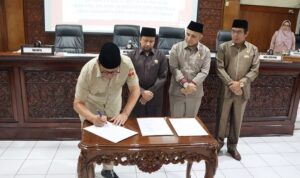 apbdp-bukittinggi-disetujui:-anggaran-melonjak-rp46-miliar,-gaji-dewan-ikut-naik apbdp-bukittinggi-disetujui:-anggaran-melonjak-rp46-miliar,-gaji-dewan-ikut-naik