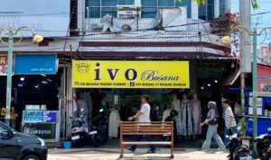 analisa-strategi-penjualan-fashion-wanita di-toko-ivo-busana-padang