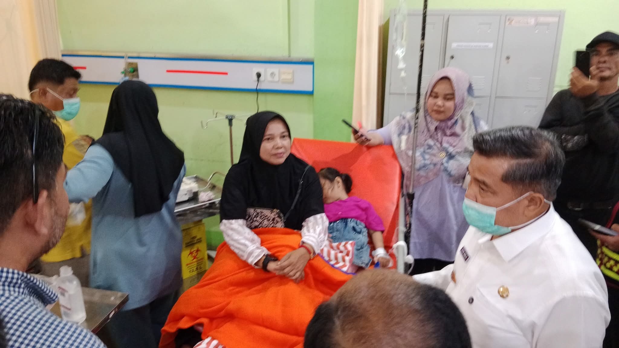 ketika-“makan-bergizi-gratis”-berujung-derita:-tragedi-lubuk-basung-jadi-cermin-nasional