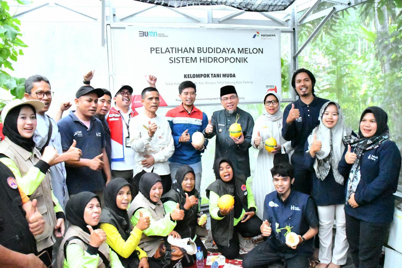 wakil-walikota-hadiri-panen-perdana-1.000-melon-golden-premium-hidroponik-di-bungtekab