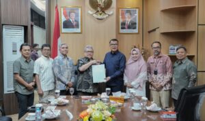 terima-21-nama-calon-komisioner-kpid,-ketua-dprd-sumbar-muhidi:-jaga-objektivitas-dan-jangan-intervensi