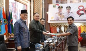 fraksi-fraksi-di-dprd-sumbar-sampaikan-pandangan-umum-terhadap-ranperda-apbd-2026