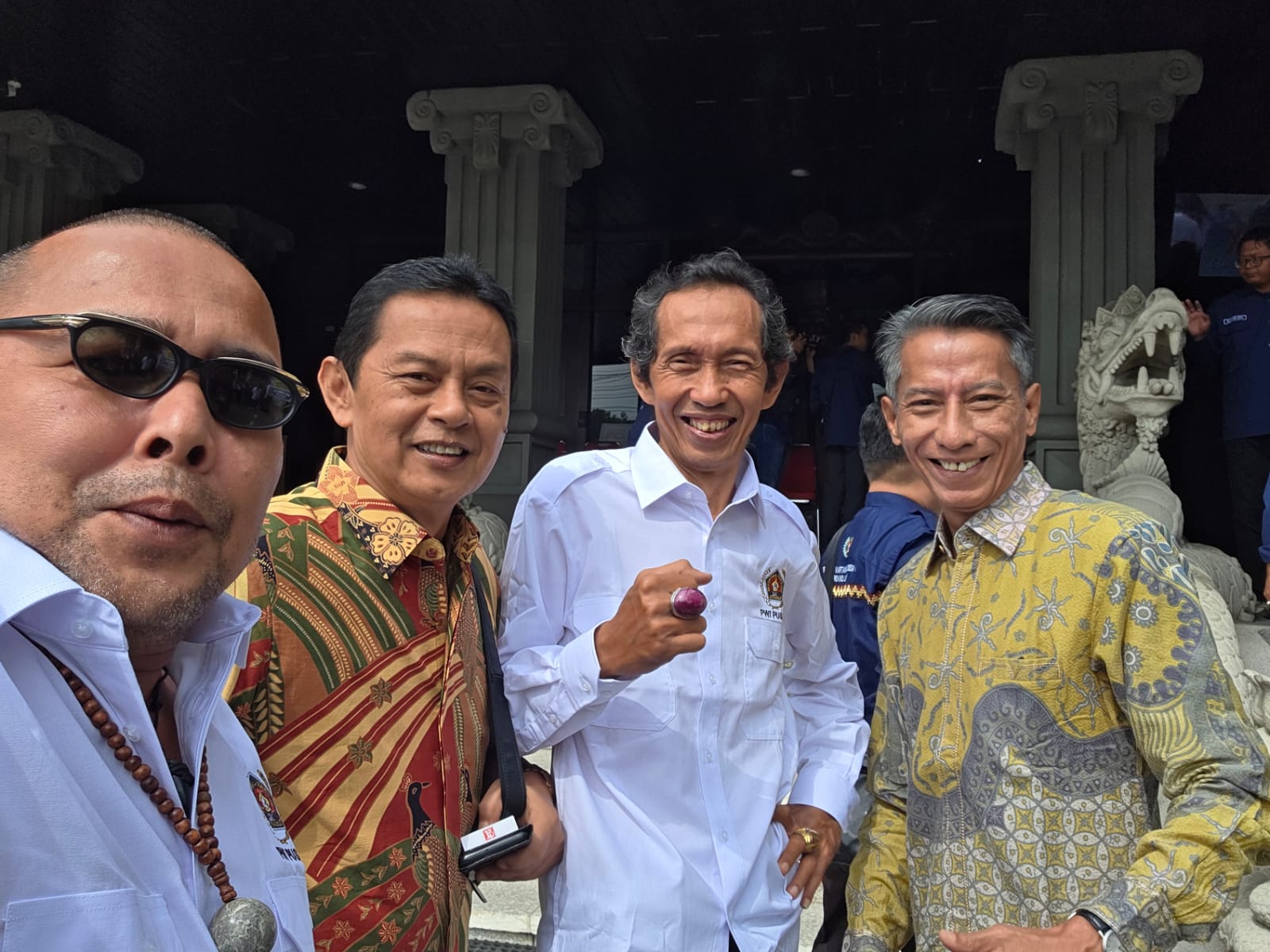 karangan-bunga-banjiri-pelantikan-pengurus-pwi-pusat-di-monumen-pers-solo