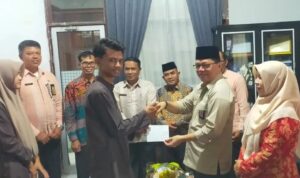 kakan-kemenag-sawahlunto-beri-reward-pelajar-man