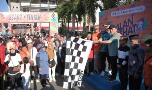 wakil-walikota-padang-ikut-meriahkan-hut-pt-garam-persero-di-halaman-kantor-gubernur