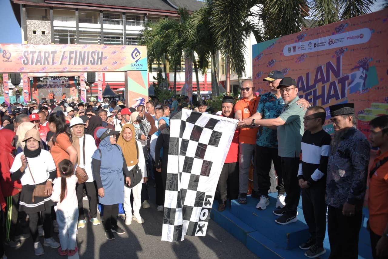 wakil-walikota-padang-ikut-meriahkan-hut-pt-garam-persero-di-halaman-kantor-gubernur