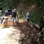 jelang-adanya-perbaikan,-warga-gobah-bukik-batabuah-goro-bersama-di-lokasi-jalan-terban