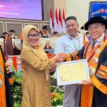 jadi-tempat-penerapan-ilmu,-diskominfo-padang-terima-penghargaan-dari-direktur-pnp