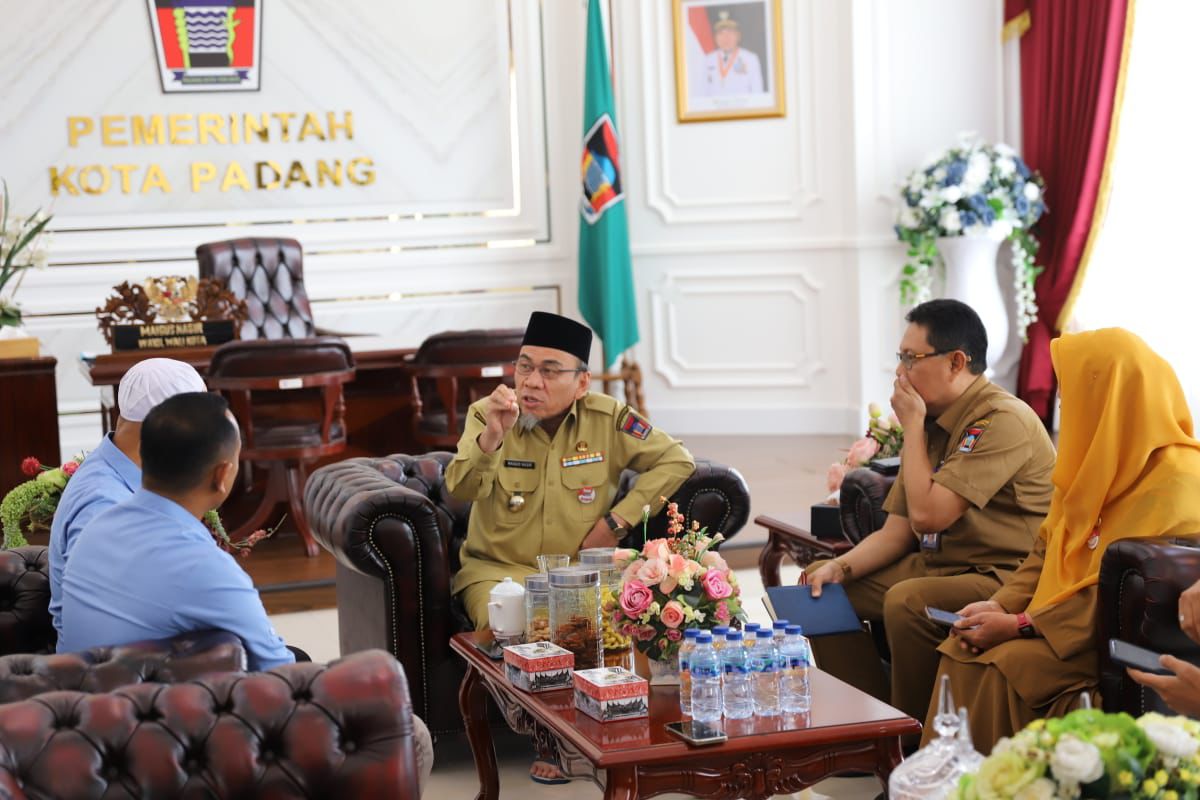 wakil-walikota-padang-terima-kunjungan-perwakilan-dewan-pendidikan-sumbar