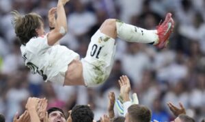 psg-terlalu-kejam,-luka-modric-dipaksa-pergi-dengan-luka