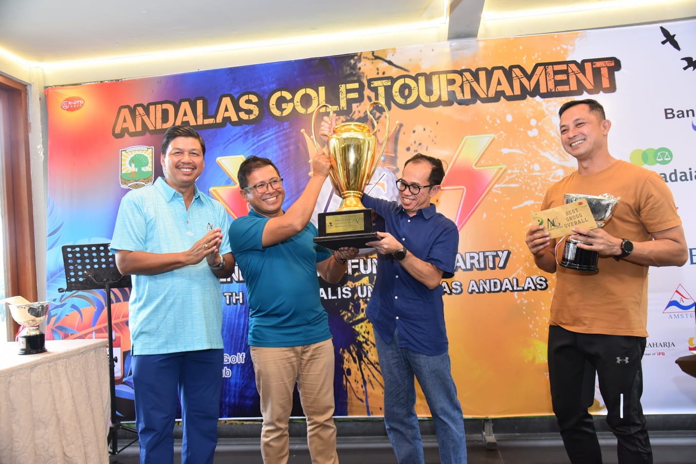 turnamen-golf-agc-unand-ketiga-sukses-hadirkan-20-rektor-ptn-dan-kumpulkan-charity-150-juta-rupiah