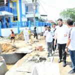 wako-fadly-amran-tinjau-rehabilitasi-drainase-di-kelurahan-padang-pasir