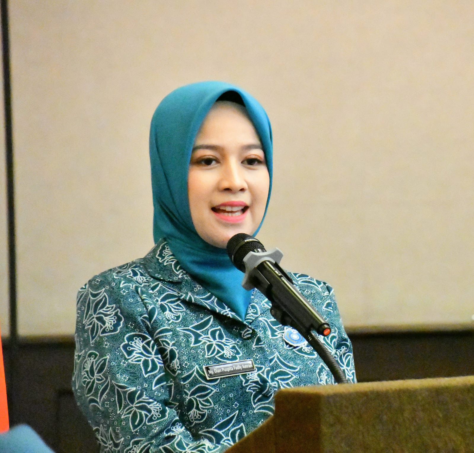 ketua-tp-pkk-kota-padang,-ny.-dian-puspita-fadly-amran-buka-kegiatan-bimtek-gerakan-pkk