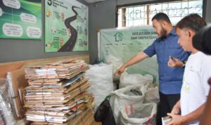 walikota-padang-tinjau-bank-sampah-sejahtera-di-kelurahan-indarung