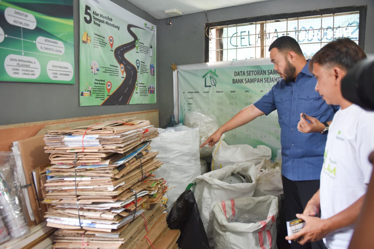 walikota-padang-tinjau-bank-sampah-sejahtera-di-kelurahan-indarung