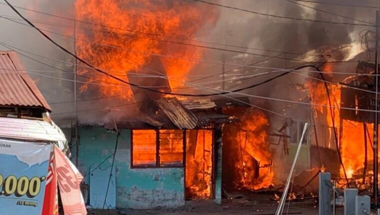hanguskan-14-rumah,-kerugian-akibat-kebakaran-di-padang-selatan-capai-rp2-miliar
