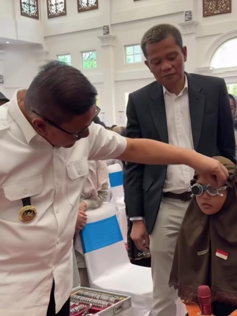 hari-penglihatan-sedunia,-gapopin-sumbar-dan-pemko-bukittinggi-salurkan-1.000-kacamata-untuk-pelajar