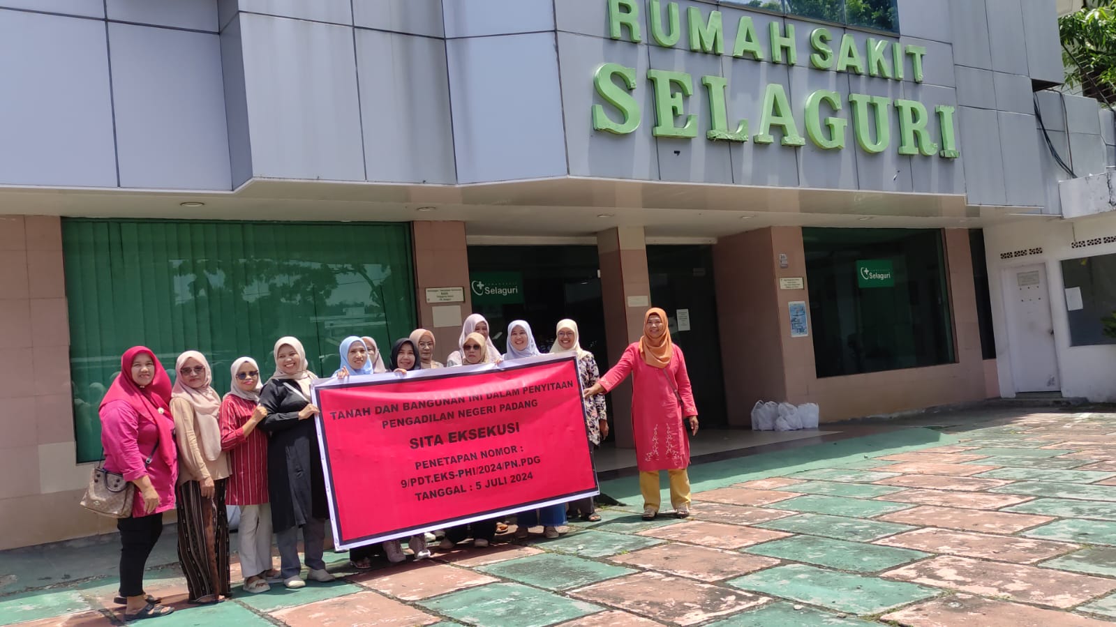 hak-karyawan-tak-dibayar,-pengadilan-negeri-padang-eksekusi-aset-rs-selaguri