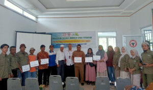 pt-semen-padang-salurkan-rp130,5-juta-untuk-warga-limau-manis,-win-bernadino:-wujud-sinergi-bangun-ekonomi-lokal