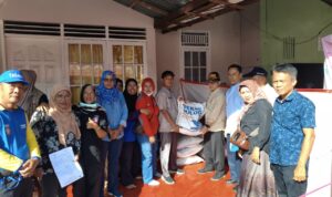 respons-cepat,-pemprov-sumbar-salurkan-317-kg-beras-untuk-dapur-umum-kebakaran-pasar-gadang