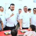 andre-rosiade-dan-fadly-amran-bikin-heboh-sd-di-padang,-anak-anak-antusias-sambut-program-makan-bergizi-gratis!