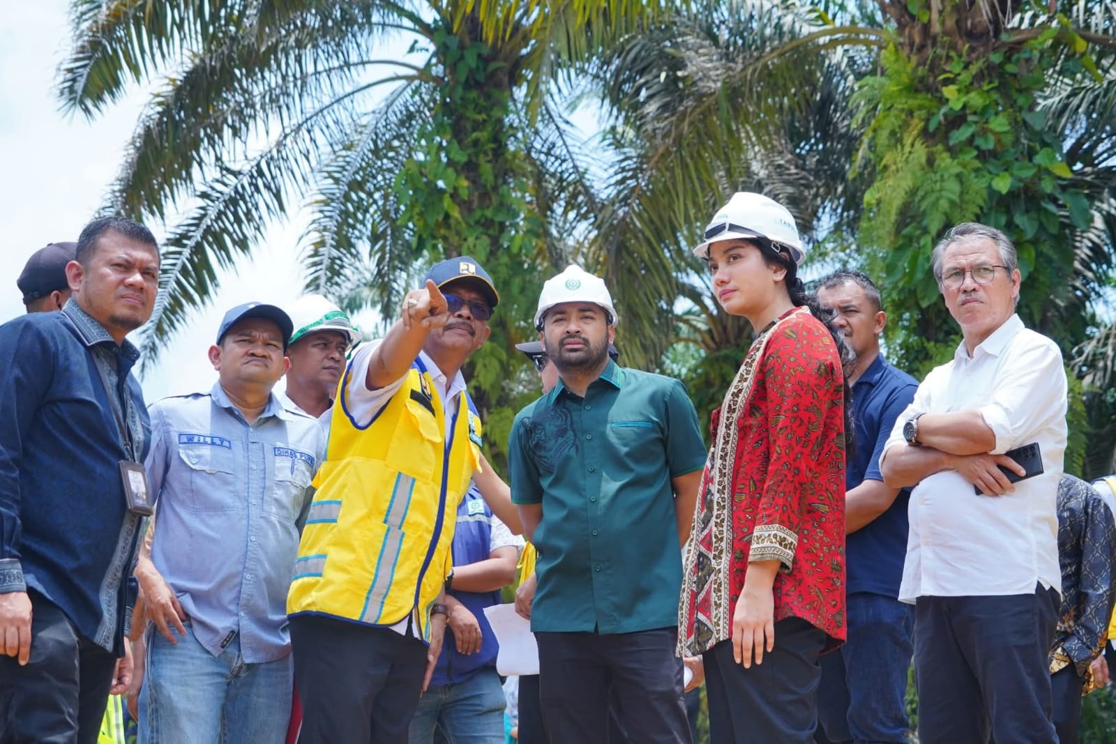 bupati-annisa-dampingi-anggota-dpr-ri-zigo-rolanda-tinjau-sejumlah-proyek-strategis