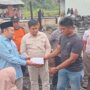 rahmat-saleh-serahkan-bantuan-10-juta-untuk-korban-kebakaran-di-pemancungan-kota-padang