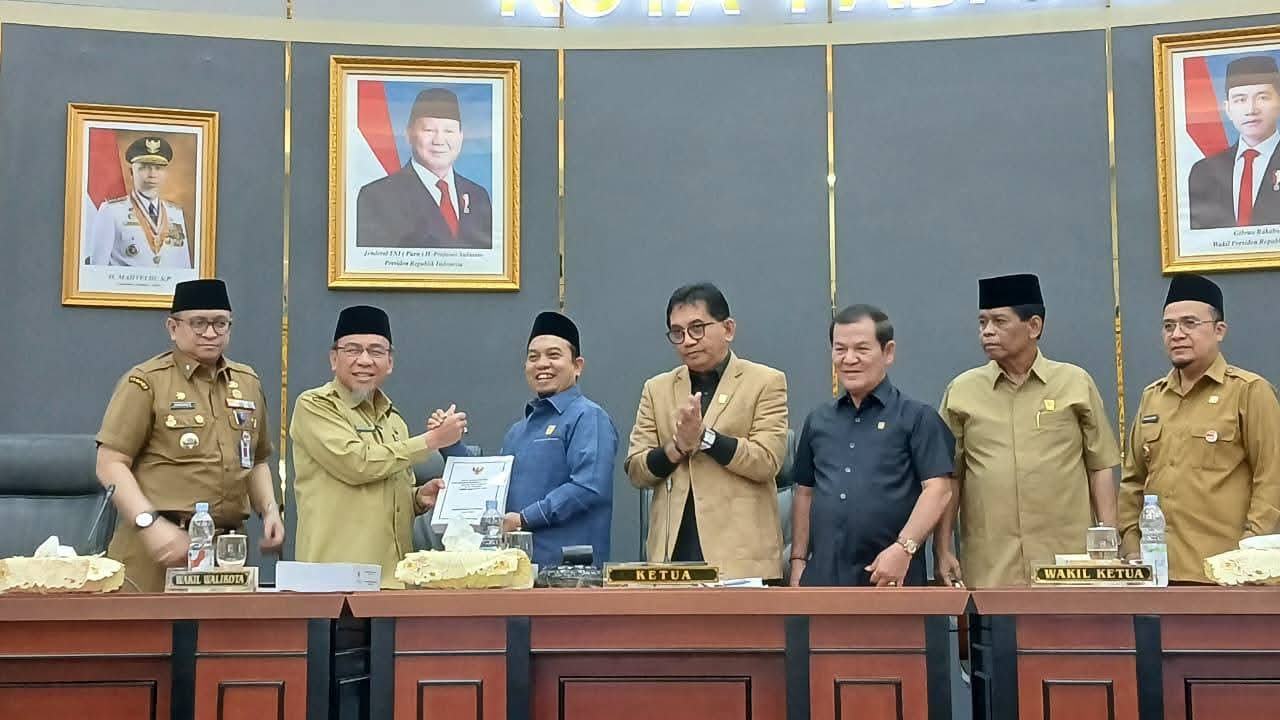 ketua-dprd-padang-apresiasi-penyampaian-r-apbd-tahun-2026-oleh-wakil-walikota-padang-dalam-sidang-paripurna