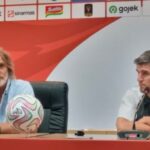 pelatih-dewa-united-sangat-bangga-imbangi-persib-dengan-10-pemain