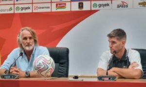 pelatih-dewa-united-sangat-bangga-imbangi-persib-dengan-10-pemain