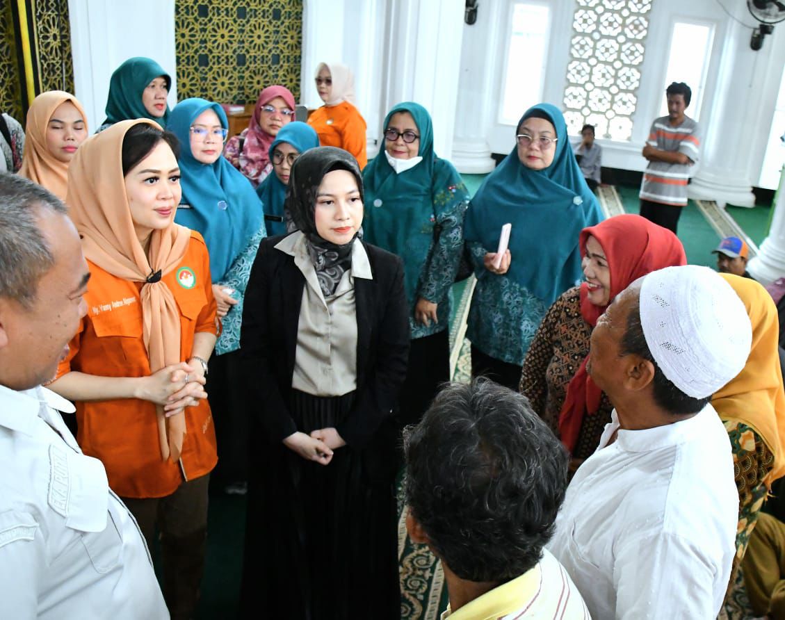 tp-pkk-bersama-dwp-kota-padang-salurkan-bantuan-kepada-korban-kebakaran-di-pemancungan