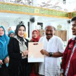 tp-pkk-dan-dwp-kota-padang-salurkan-bantuan-pada-korban-kebakaran-di-pemancungan