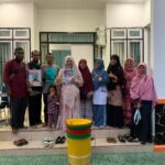 dorong-umkm-pasbar-naik-kelas,-nevi-zuairina-serahkan-tong-sampah-ke-jejaring-dpd-pks