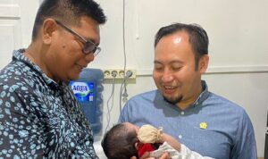 rahmat-saleh-rapal-doa-supaya-kelak-aksara-menjadi-anggota-dpr-ri rahmat-saleh-rapal-doa-supaya-kelak-aksara-menjadi-anggota-dpr-ri