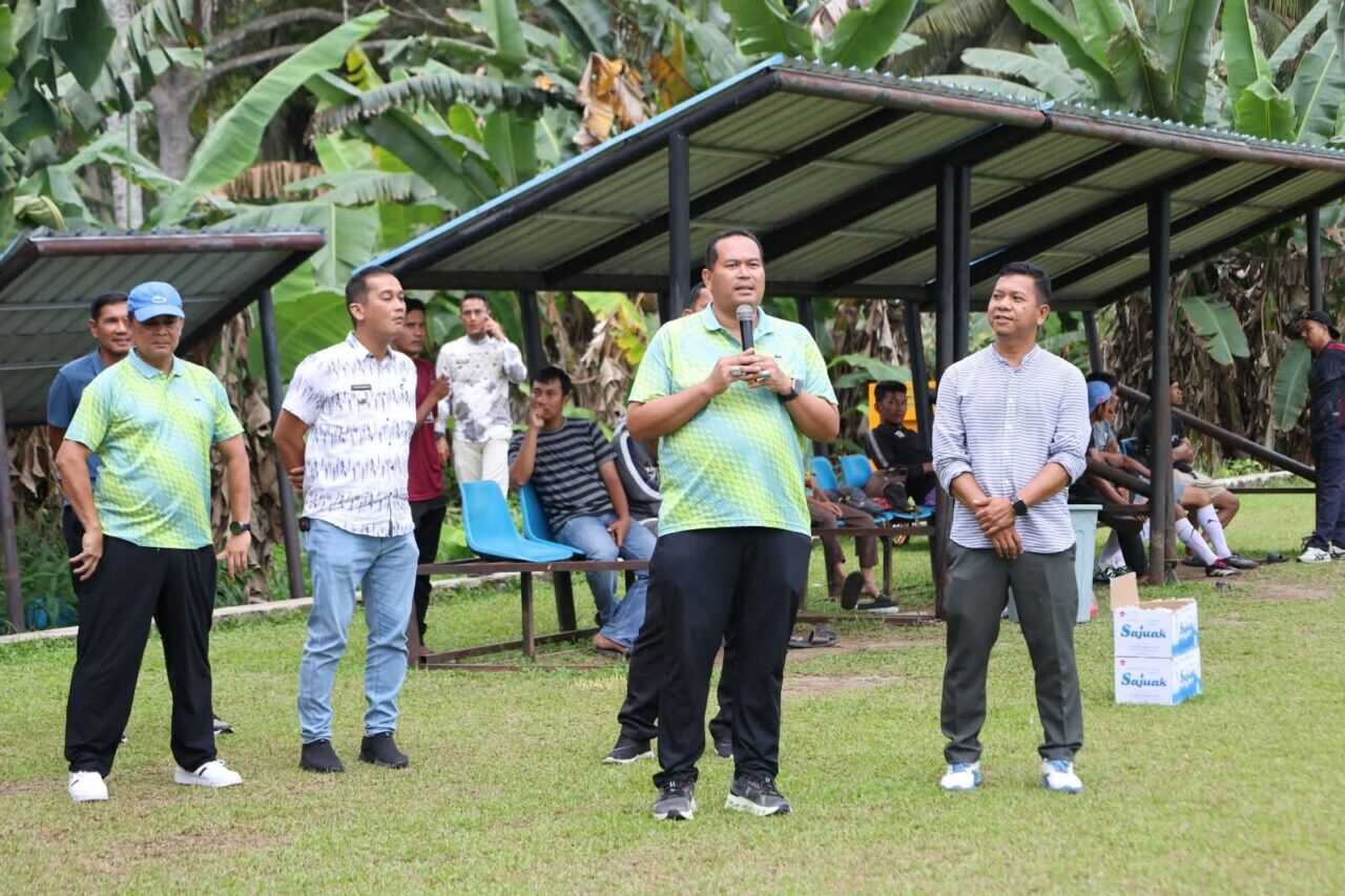 12-klub-ikuti-open-turnamen-sepak-bola-u-40-piala-walikota