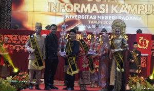 jullyanda-fajar-pratama-dan-salsabila-tri-rahmi-terpilih-jadi-uda-uni-duta-informasi-kampus-unp-2025 jullyanda-fajar-pratama-dan-salsabila-tri-rahmi-terpilih-jadi-uda-uni-duta-informasi-kampus-unp-2025